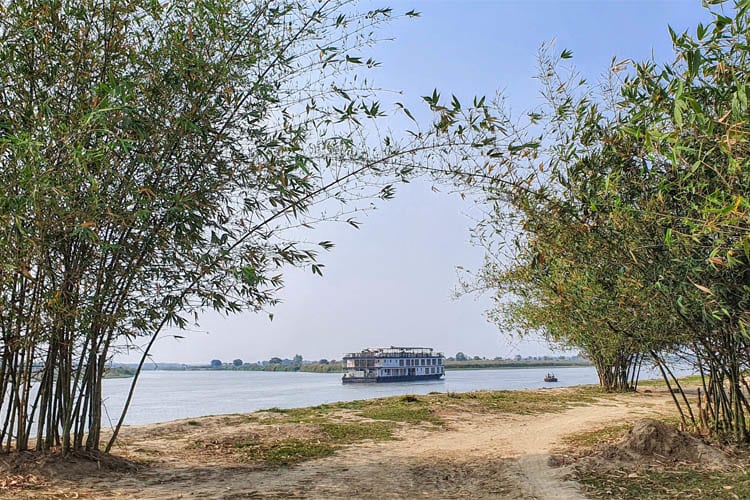 Rajmahal - Holy Ganges : Patna - Farakka - Day 1